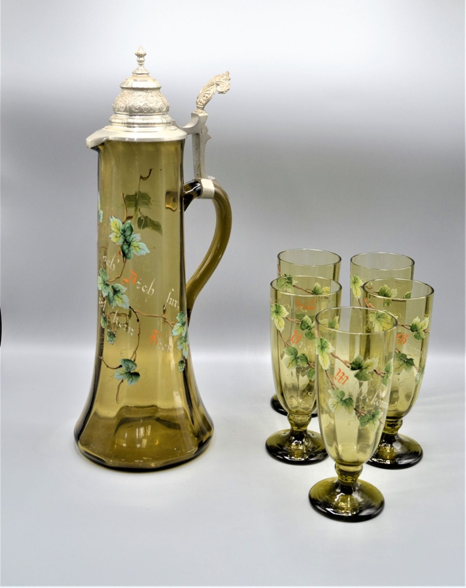 Glas Krug Schankkrug mit 5 Gläsern um 1900, emailliert mit Hopfen Stauden und Trinksprüchen, mundge - Image 2 of 3