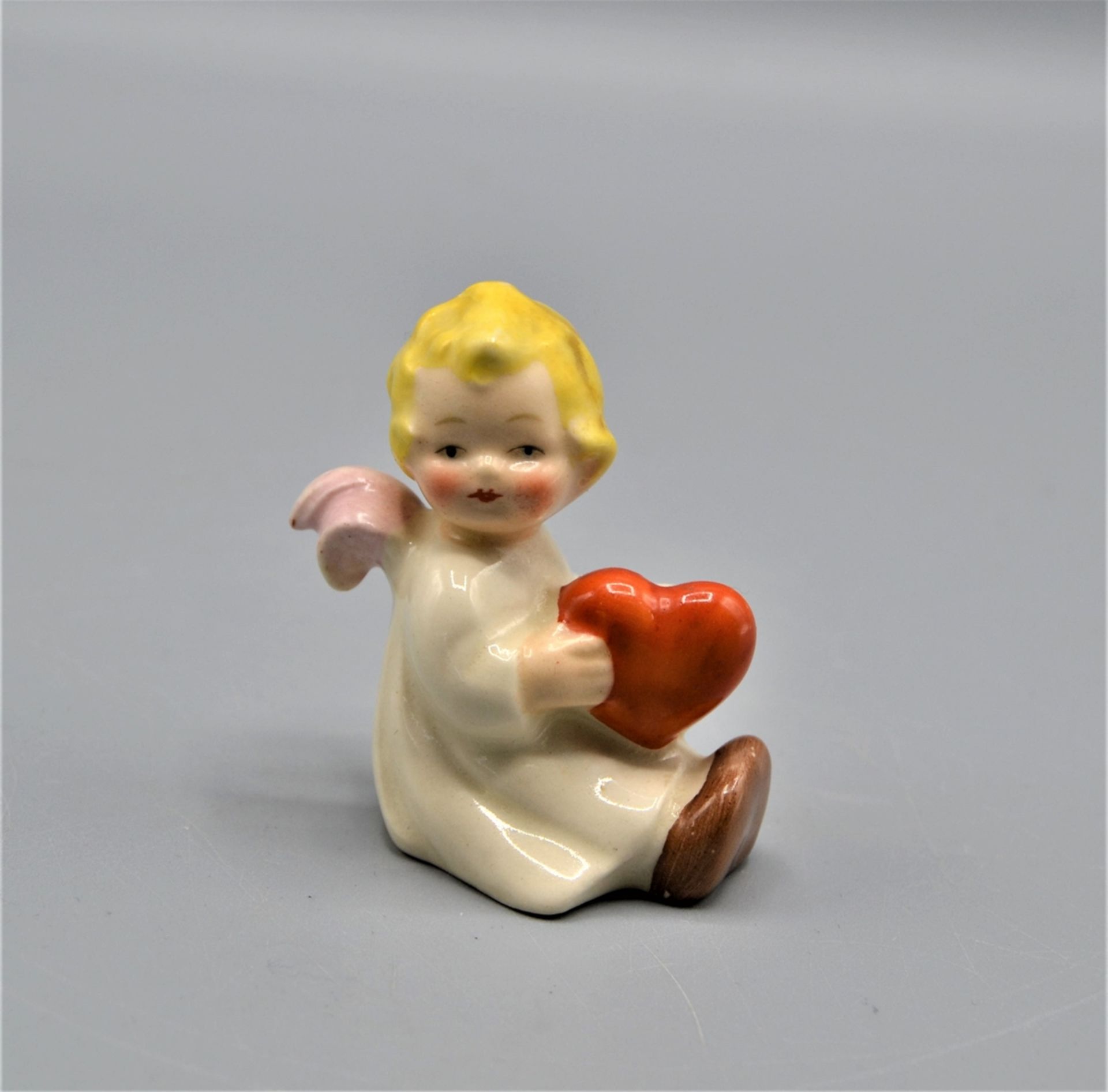 Hummelfigur Engel Herz Kerze Entwurf Maria Spötl, ca. 6 cm