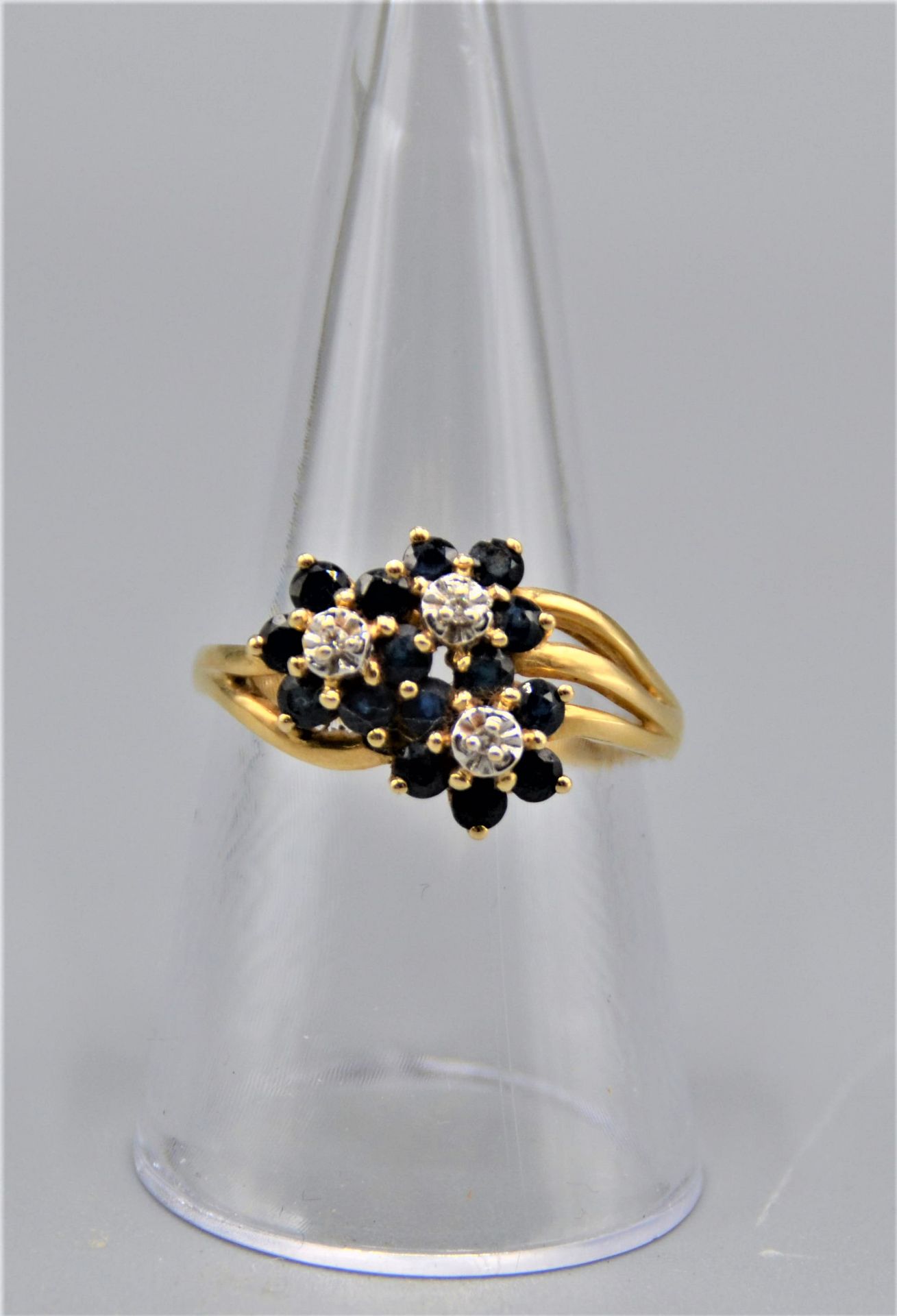 Goldring 585 mit Saphiren Diamanten Blütenform 2,9g Ø 18mm