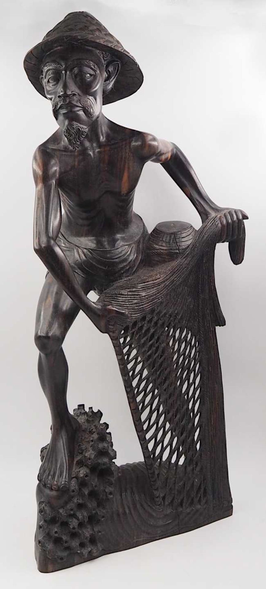 1 Figur wohl Teak-Holz "Asiatischer Fischer"H ca. 60cm, min. besch. Riss, Asp.