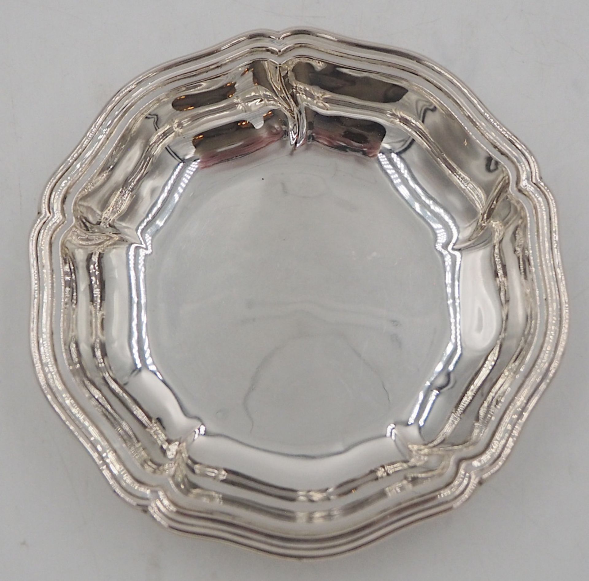 1 kleine Schale Silber 800 gemarkt C. TEWESleicht gedrehter godronierter Dekor, D ca.