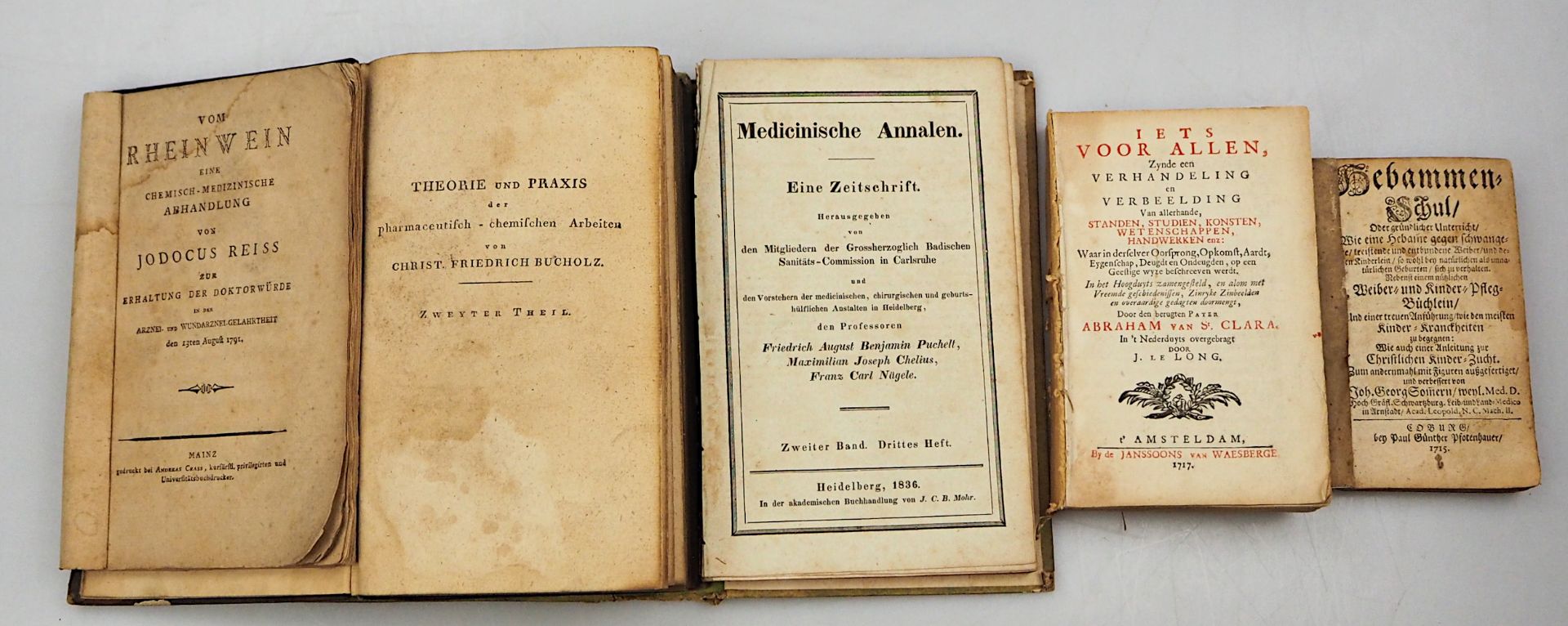 1 Konv. Bücher:"Hebammen-Schul ..." Coburg 1715 mit Kupferstichen, ca. 260 Seiten, "V - Bild 2 aus 2