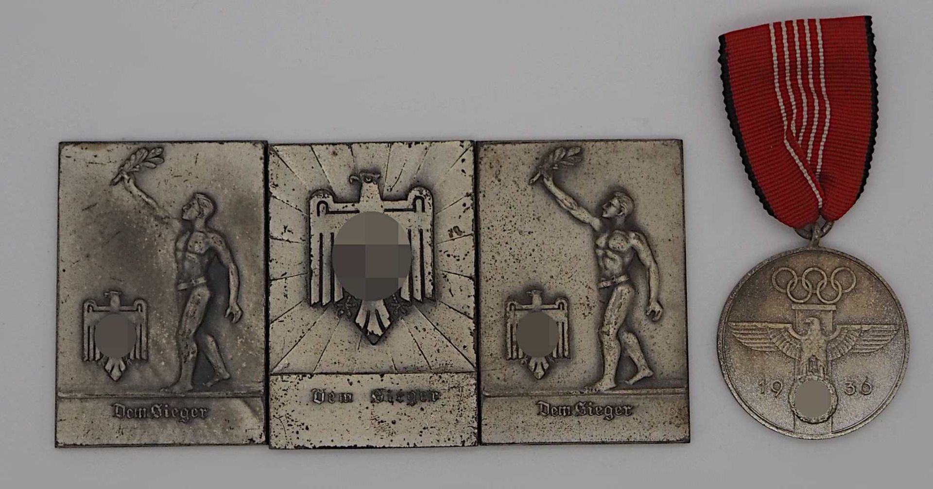 1 Konv. Plaketten/Abzeichen "Olympia 1936"/"Schwimmclub 1937" (s. §§ 86/86a StGB)