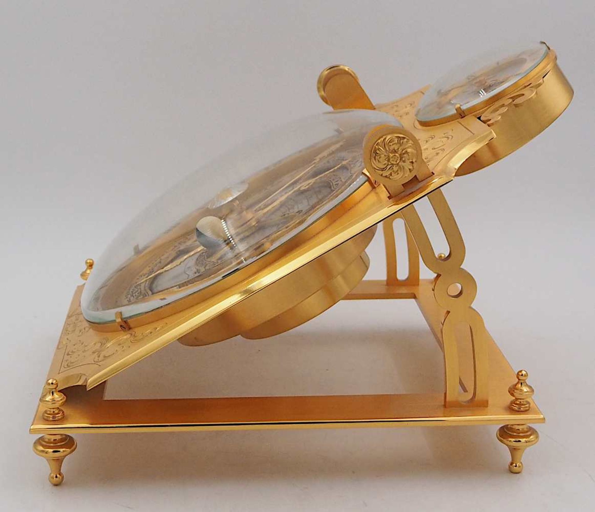 1 Tischuhr HOUR LAVIGNE à Paris, 20. Jh. Messing/Bronze, Uhrwerk über großem Astrol - Bild 2 aus 3