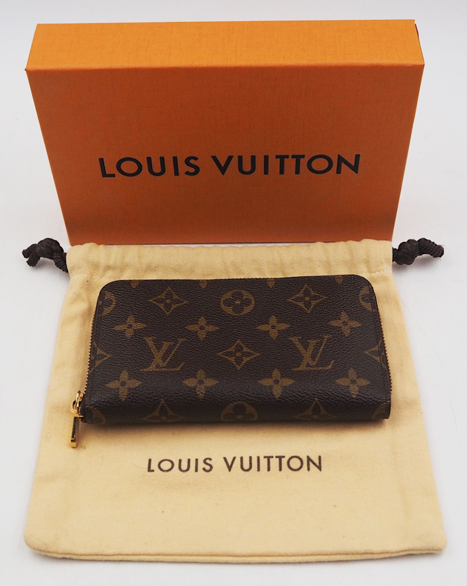 1 Geldbörse LOUIS VUITTON "Monogram" B ca. 16,5cm, H ca. 9,5cm Gsp.