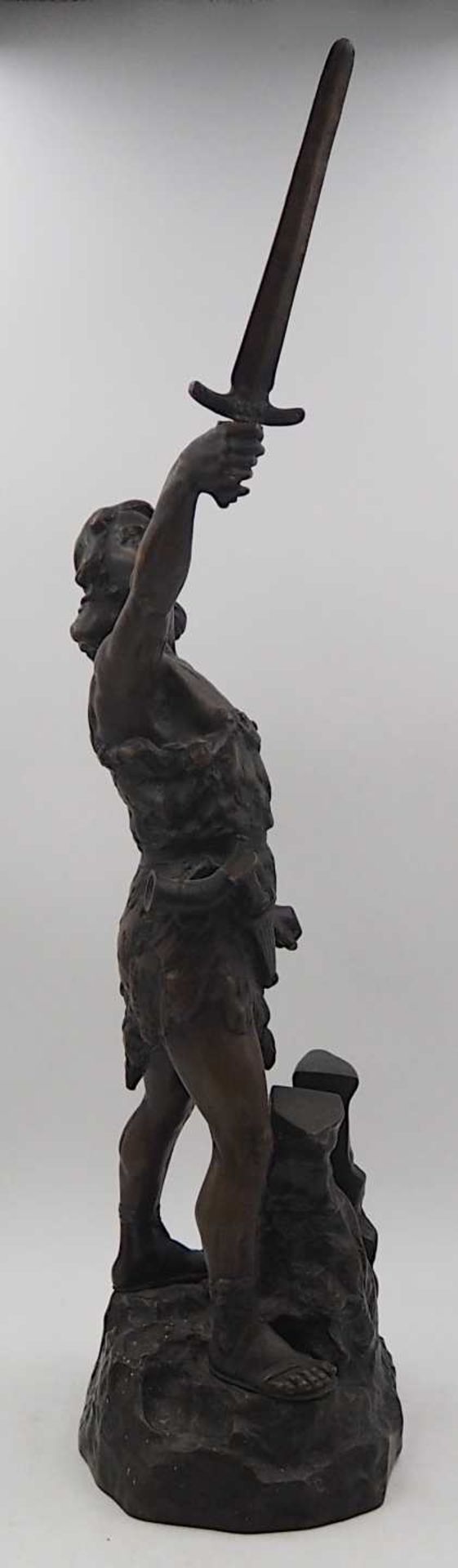 1 Bronzefigur "Siegfried beim Schmieden von Schwert Nothung" rücks. bez. KIRCHNER (wo - Bild 4 aus 5