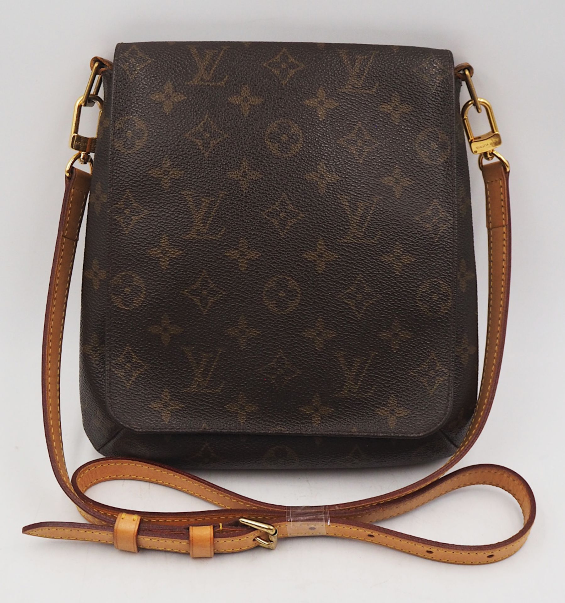 1 Umhängetasche LOUIS VUITTON "Musette Salsa" H ca. 23cm, B ca. 22cm, Magnetverschlus