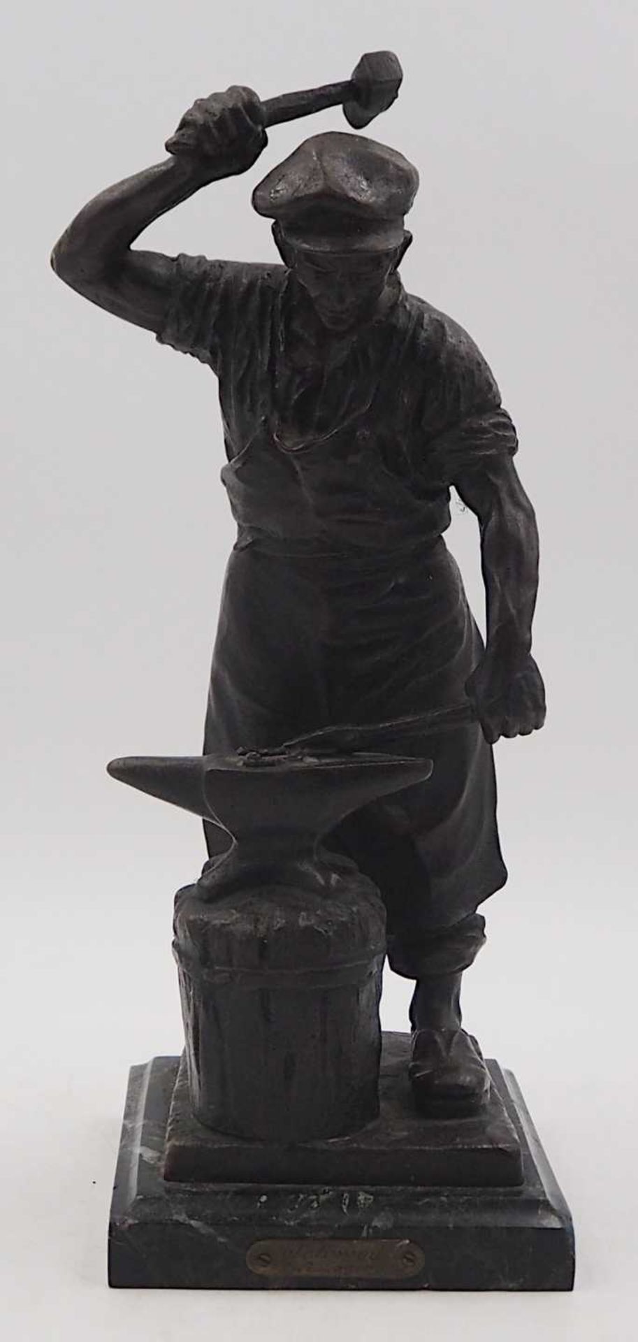 1 Bronzefigur "Schmied" auf Plinthe bezeichnet G. A. LAGANA (wohl um 1900), rücks. be