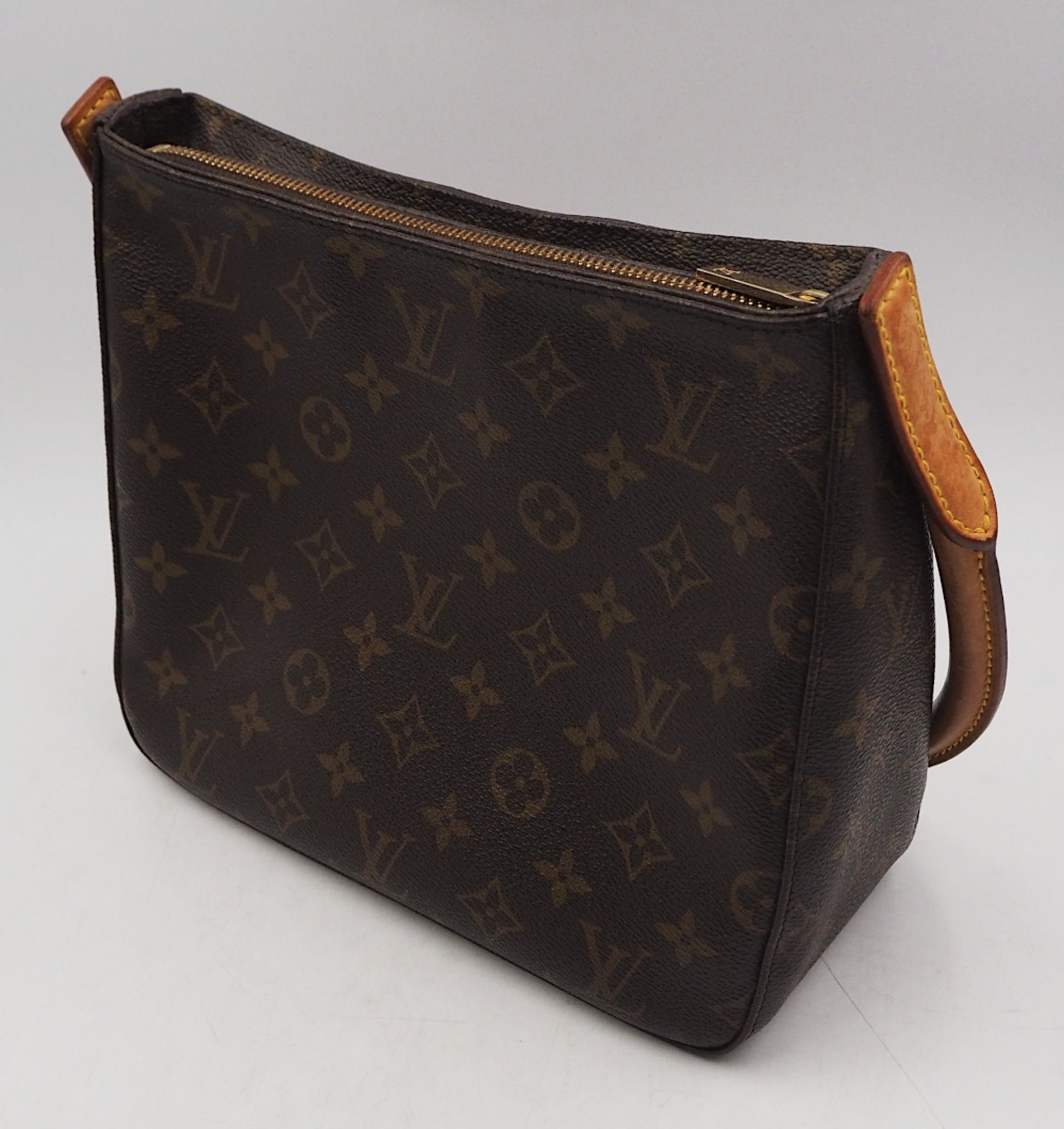 1 Damenschultertasche LOUIS VUITTON Monogram "Looping" Gesamthöhe mit Henkel ca. 43cm - Bild 2 aus 2