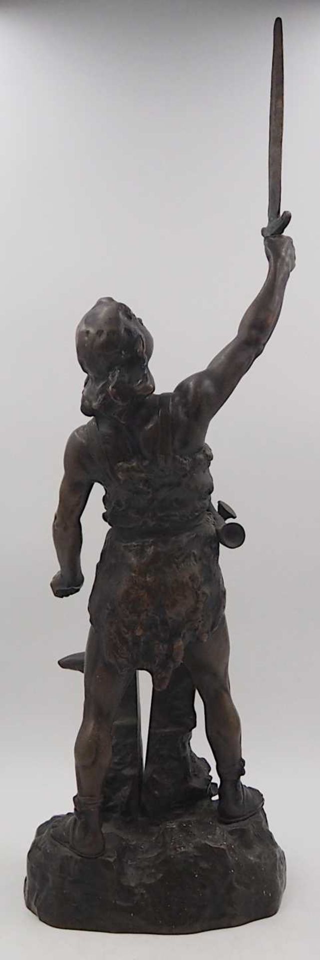 1 Bronzefigur "Siegfried beim Schmieden von Schwert Nothung" rücks. bez. KIRCHNER (wo - Bild 3 aus 5