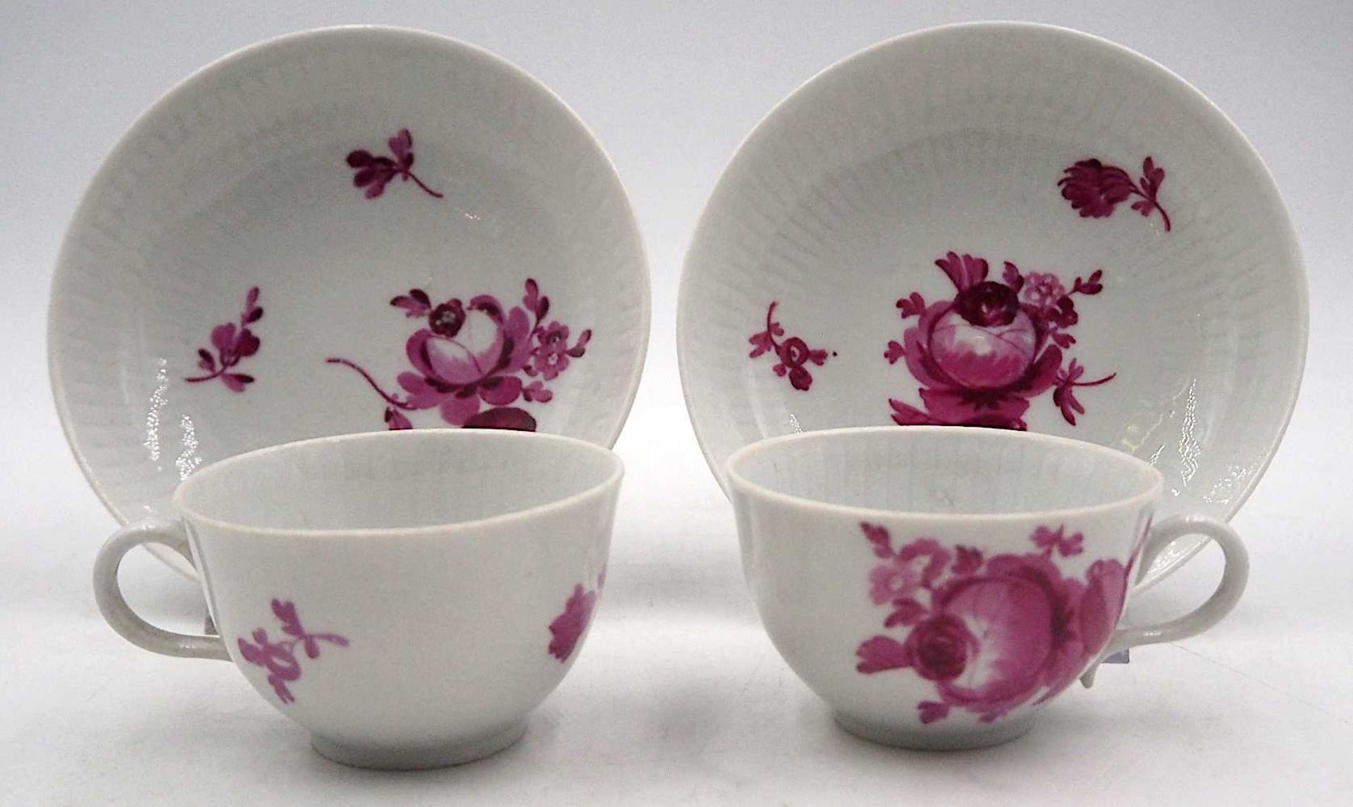 2 Tassen mit Untertassen wohl 18. Jh., wohl MARKTGRÄFLICH FEINE PORCELAIN FABRIQUE, Ansbach-Bru