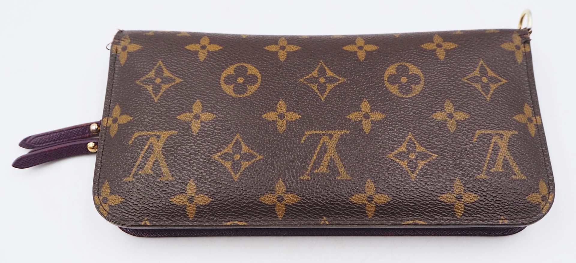 1 Geldbörse LOUIS VUITTON "Monogram" pflaumenfarbenes Innenfutter, sichtbare Gsp. sow