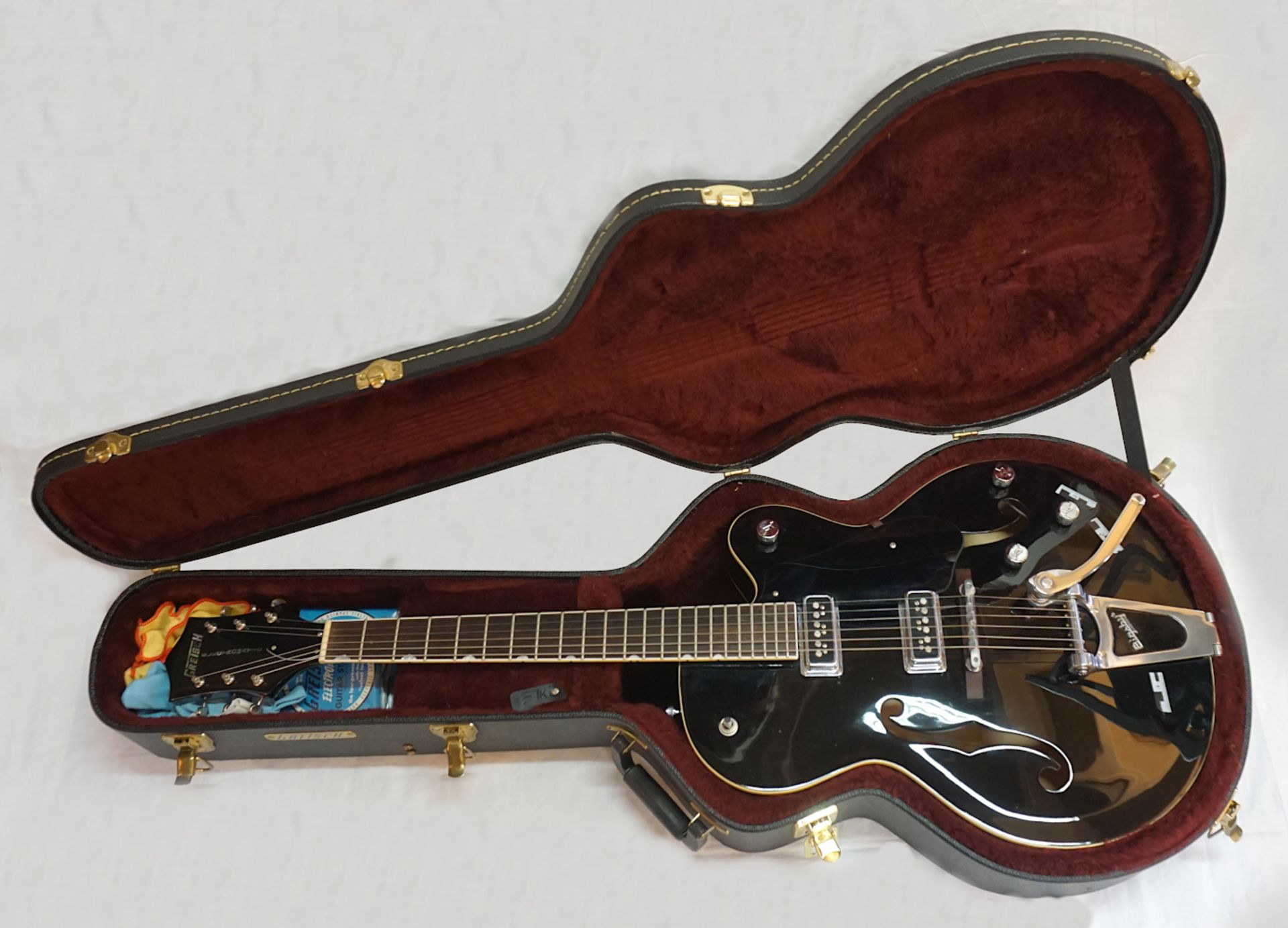 1 E-Gitarre GRETSCH "Electromatic Bigsby Licenced", Modellnummer: G5125, Korea Serienn