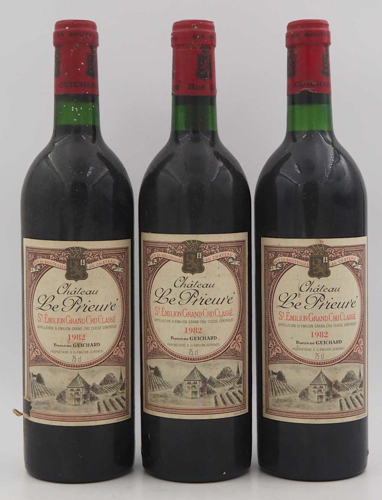 3 Flaschen Chateau Le Prieure St. Emilion Grand Cru Classé 1982 Baronne Guichard Fül