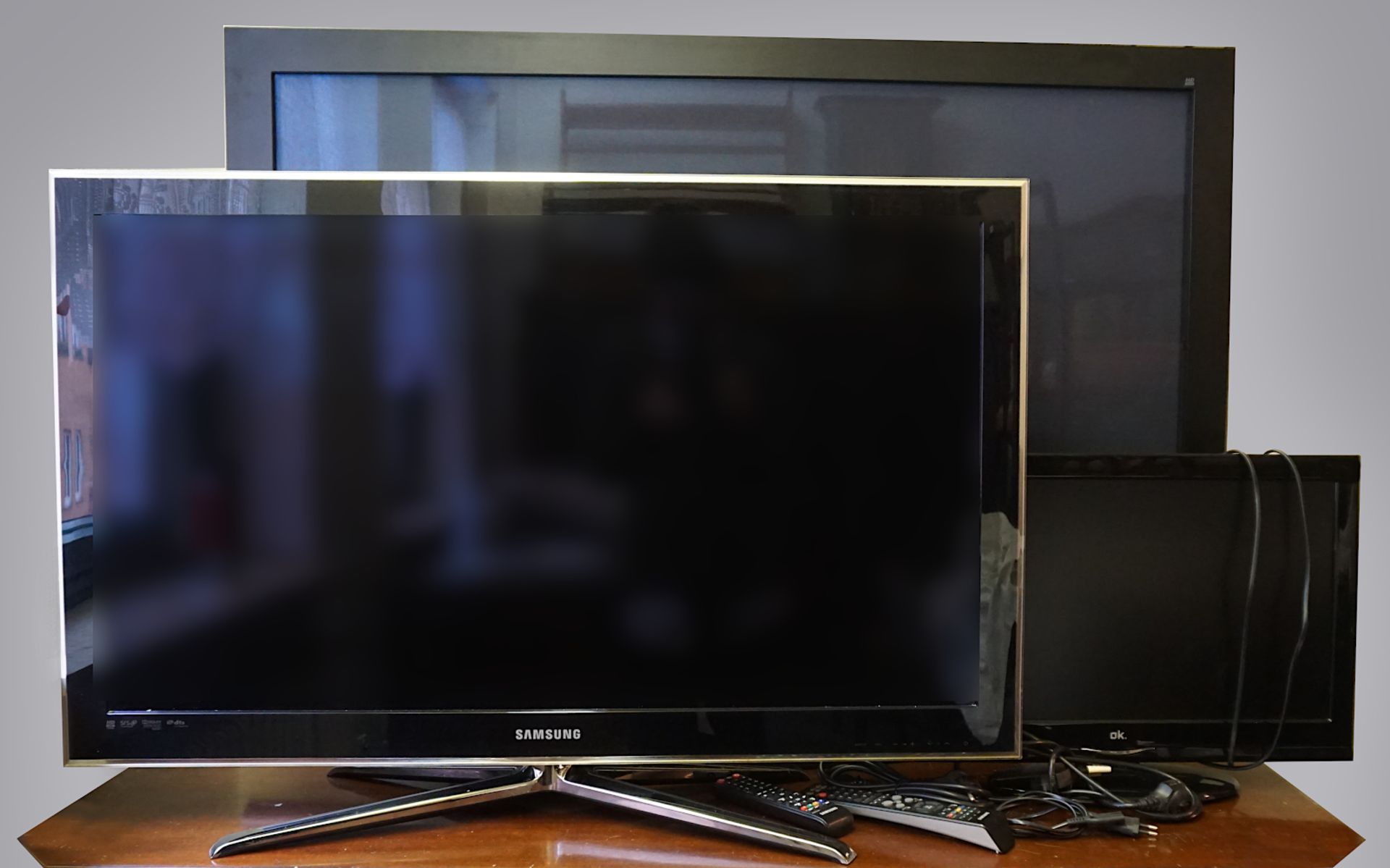 1 Plasma-Fernseher SAMSUNG "PS-50 C 7 H" ca. 50 Zoll sowie Flachbildschirmfernseher SA