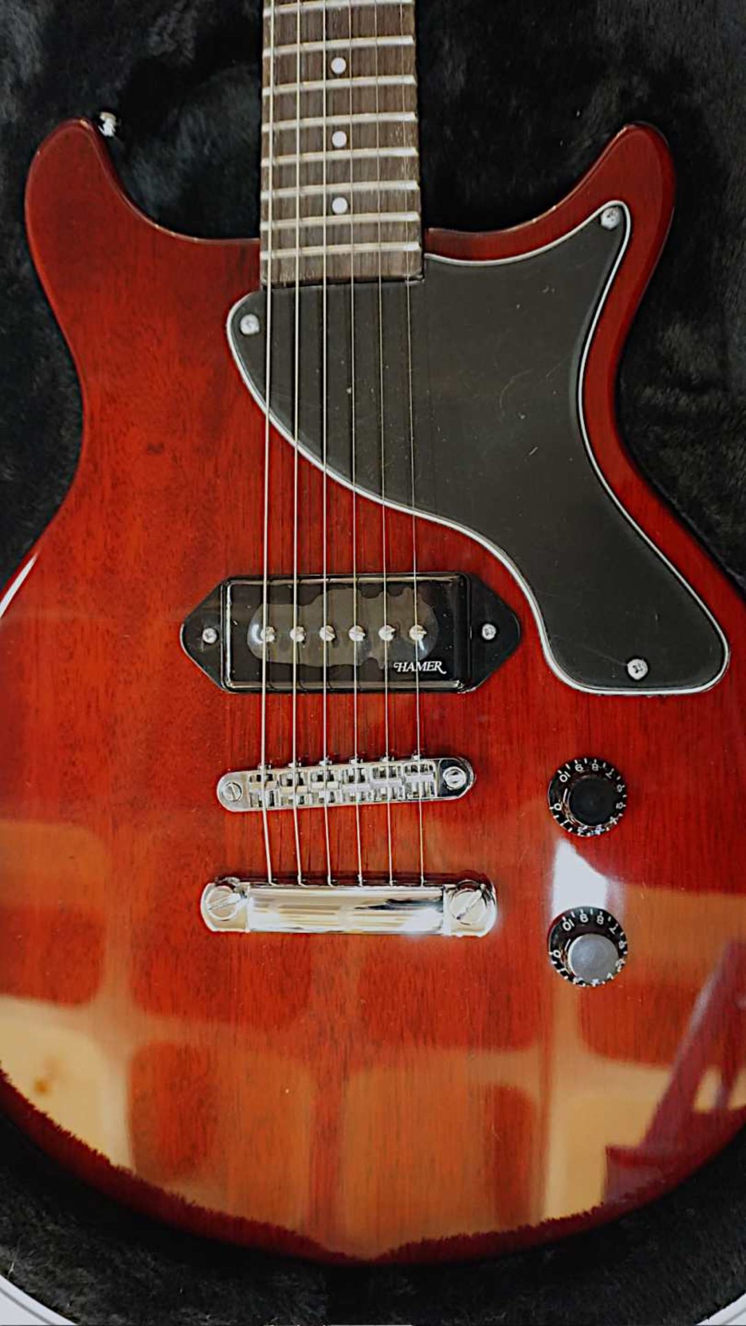 1 E-Gitarre HAMER "XT-Series", Indonesien Seriennummer: "P11060059", dunkelrot/schwarz - Bild 3 aus 4