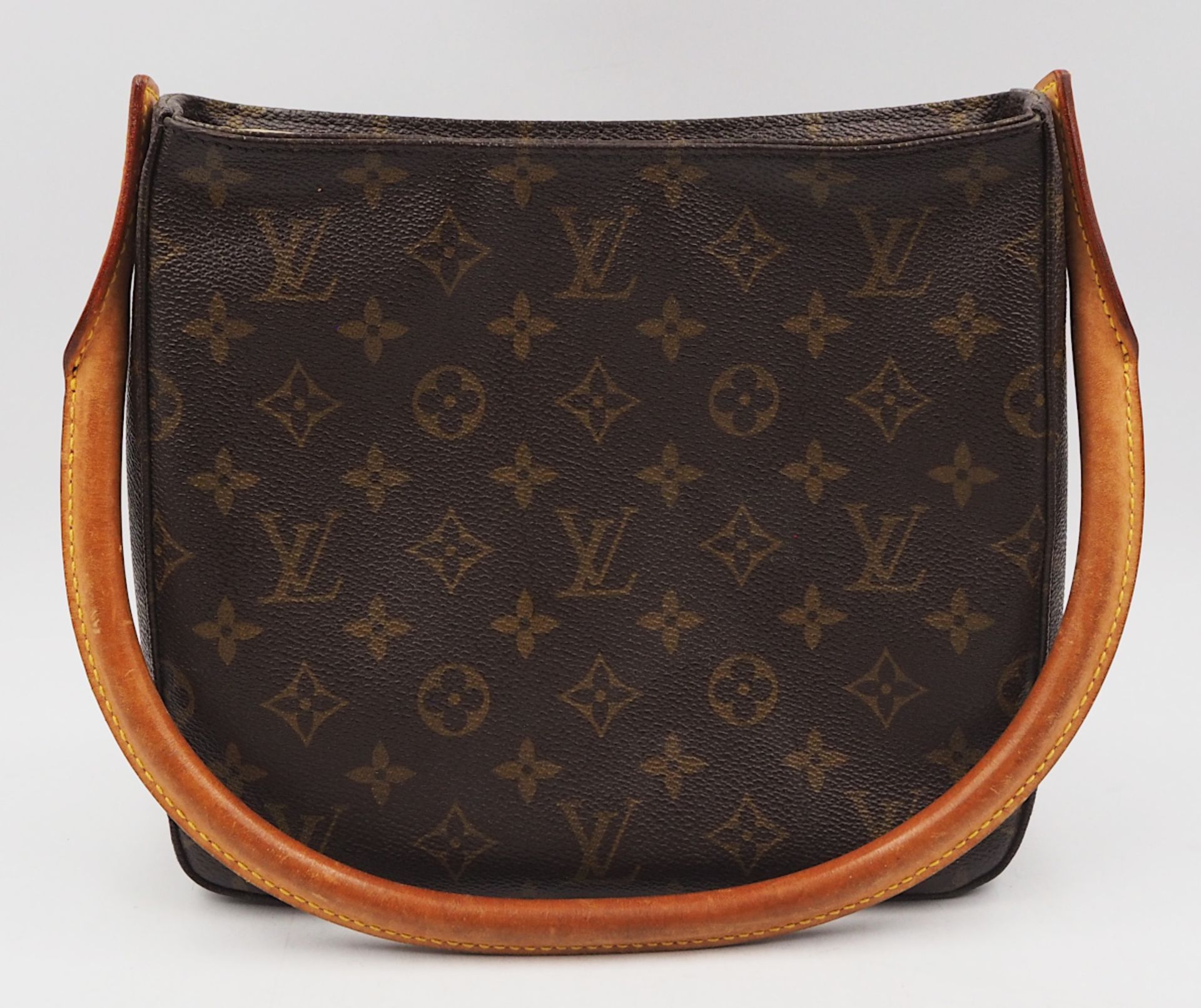 1 Damenschultertasche LOUIS VUITTON Monogram "Looping" Gesamthöhe mit Henkel ca. 43cm