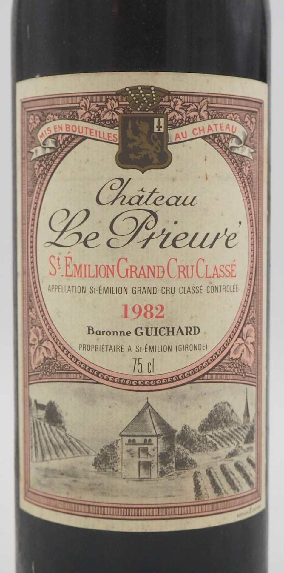 3 Flaschen Chateau Le Prieure St. Emilion Grand Cru Classé 1982 Baronne Guichard Fül - Bild 2 aus 3