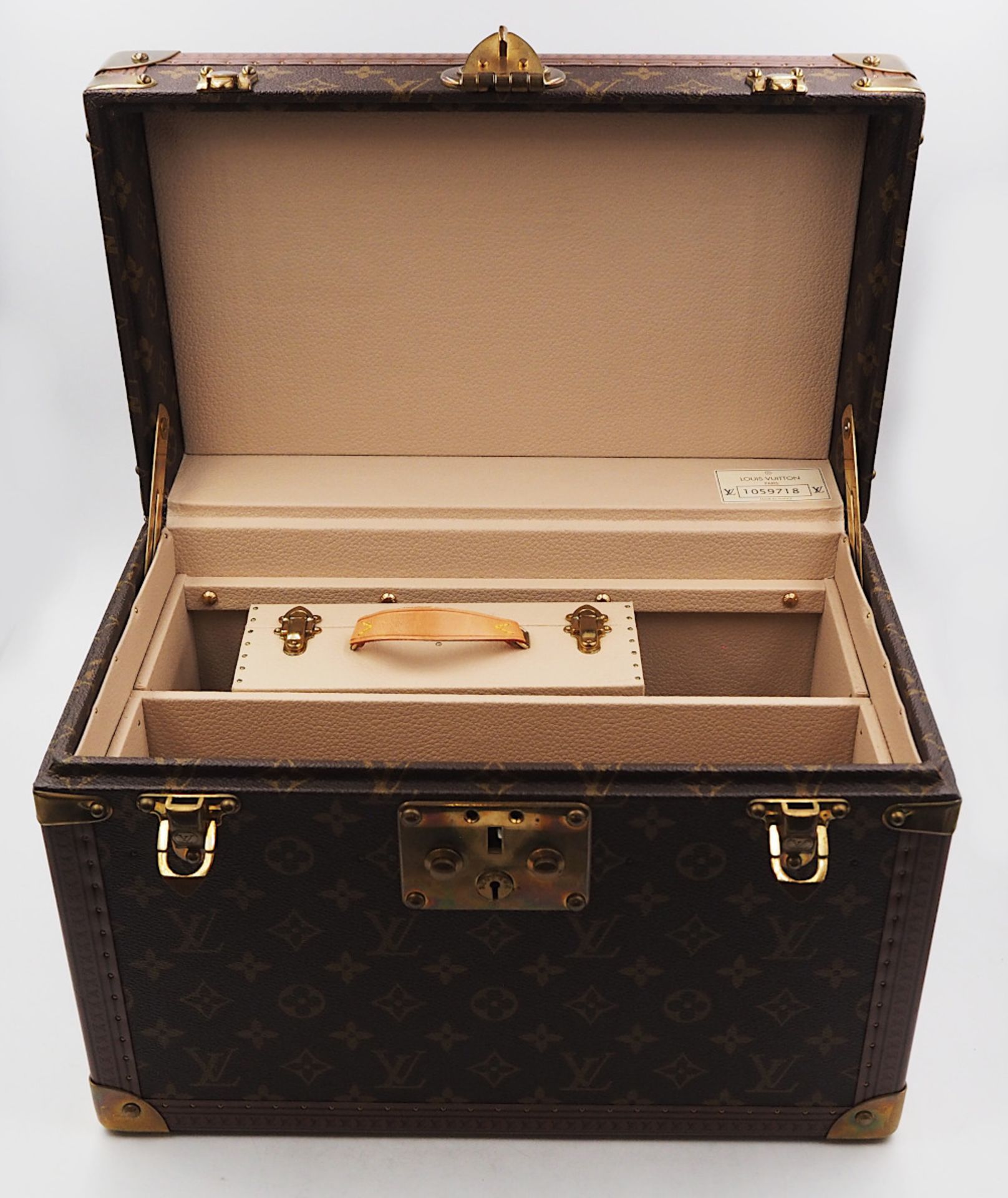 1 Beautycase LOUIS VUITTON num. 1059718, mit innenliegender Spiegelschatulle, Einlegeb - Bild 3 aus 6