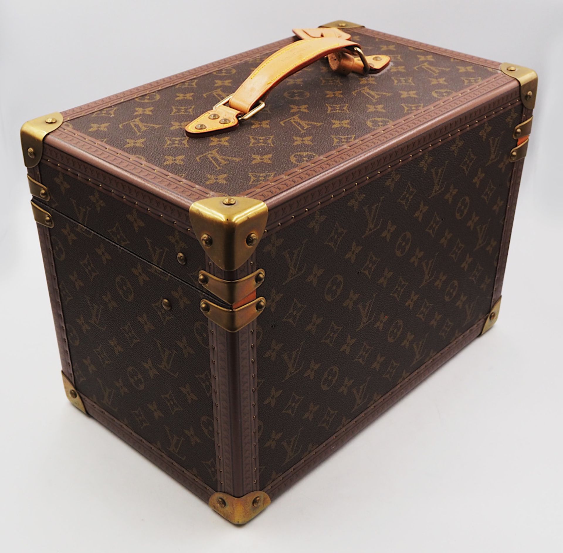 1 Beautycase LOUIS VUITTON num. 1059718, mit innenliegender Spiegelschatulle, Einlegeb - Bild 2 aus 6