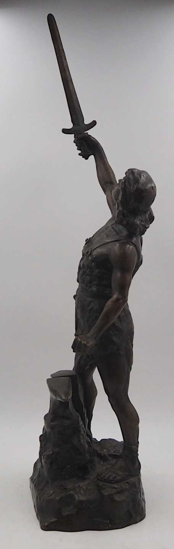 1 Bronzefigur "Siegfried beim Schmieden von Schwert Nothung" rücks. bez. KIRCHNER (wo - Bild 2 aus 5