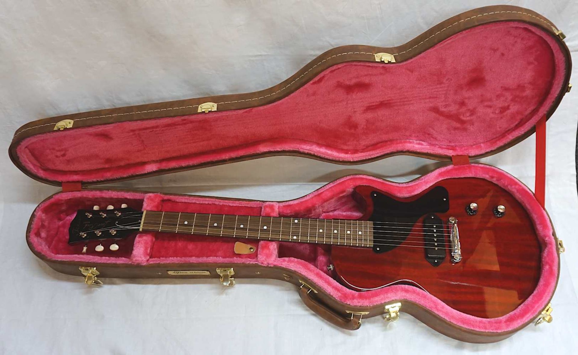 1 E-Gitarre TOKAI "Love Rock", Japan rot/schwarz lackert, L ca. 99cm, min. Zubehör, i