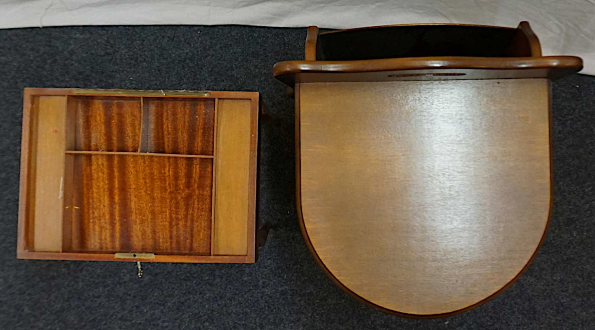 1 Barschrank wohl 1950er/1960er Jahre Korpus aufklappbar mit verglaster Minibar, Schub - Bild 5 aus 5