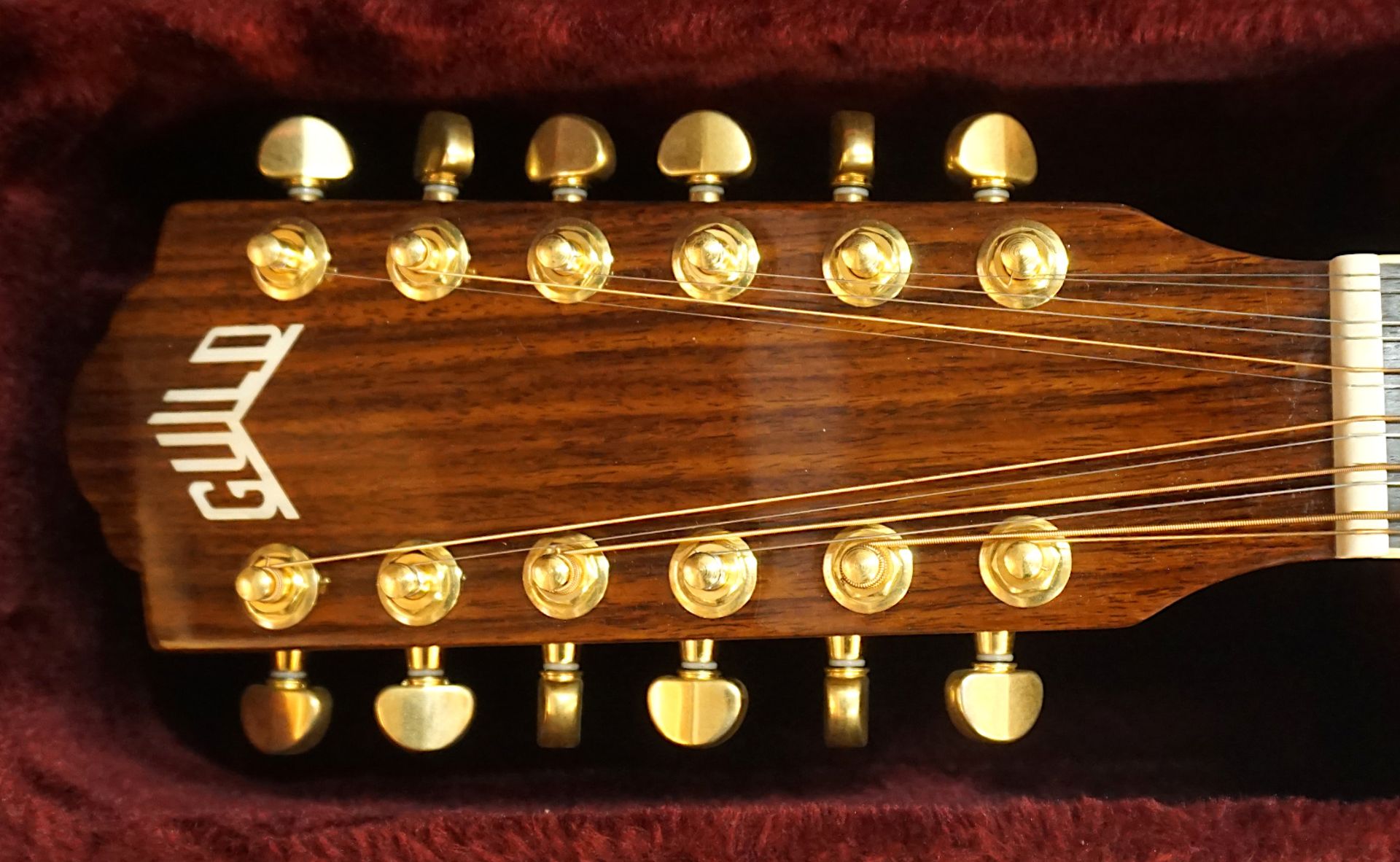 1 Akustik-Gitarre GUILD "F-1512NAT", China Seriennummer: GAD-54054, schwarz/braun, mit - Bild 2 aus 4