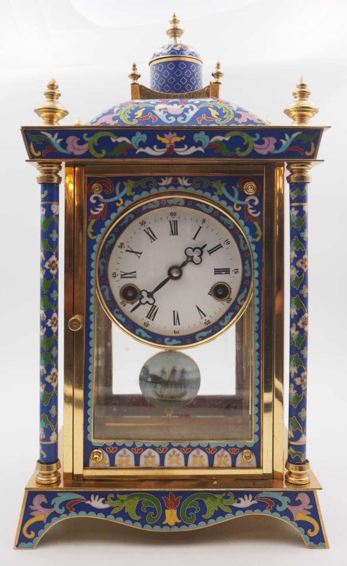 1 Tischuhr wohl Ende 19. Jh./um 1900, Metall mit Cloisonné-Arbeiten allseitig verglas