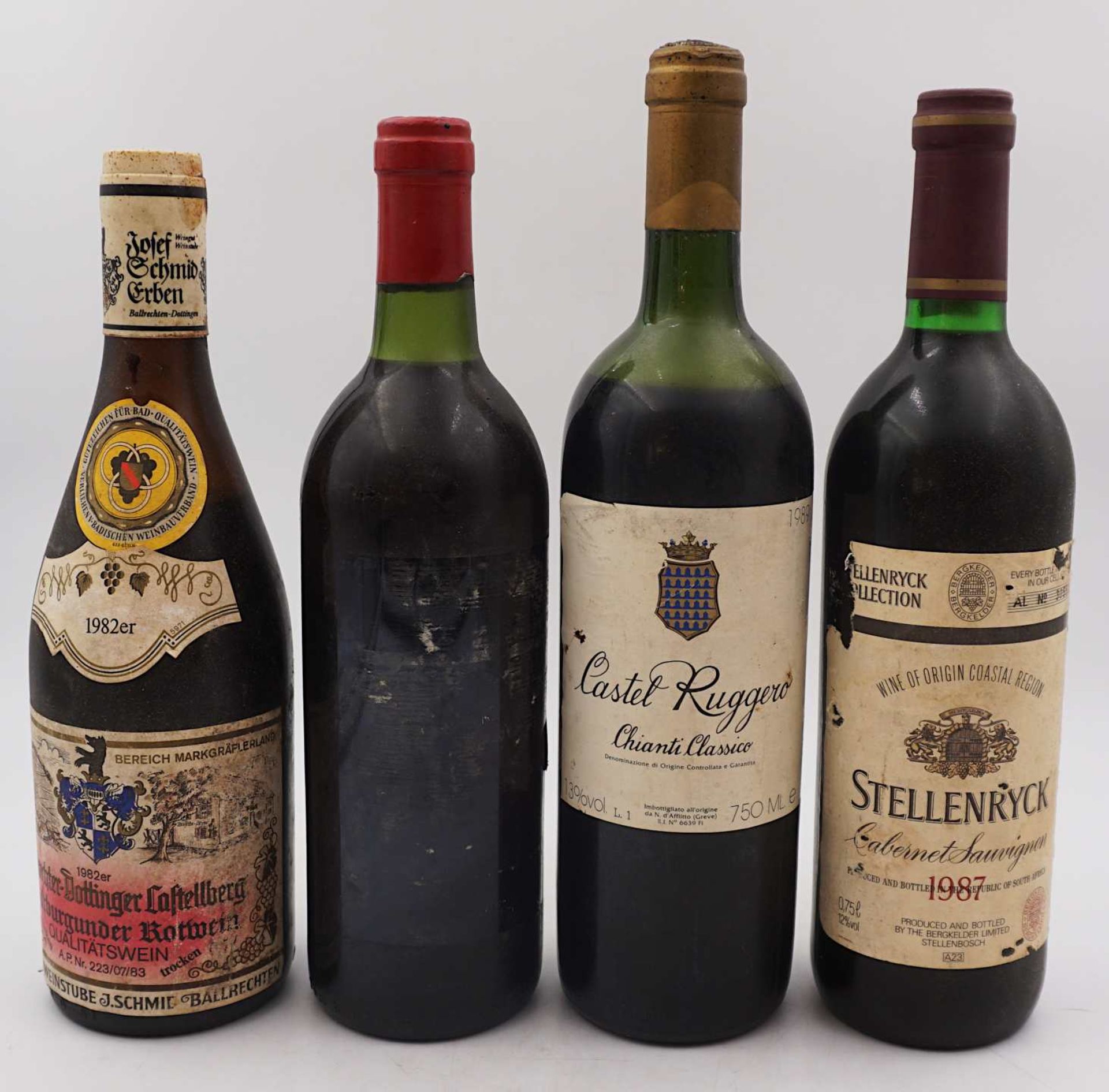 4 Flaschen Rotwein verschiedene Marken des 20. Jahrhunderts "CASTEL RUGGERO-Chianti Cl