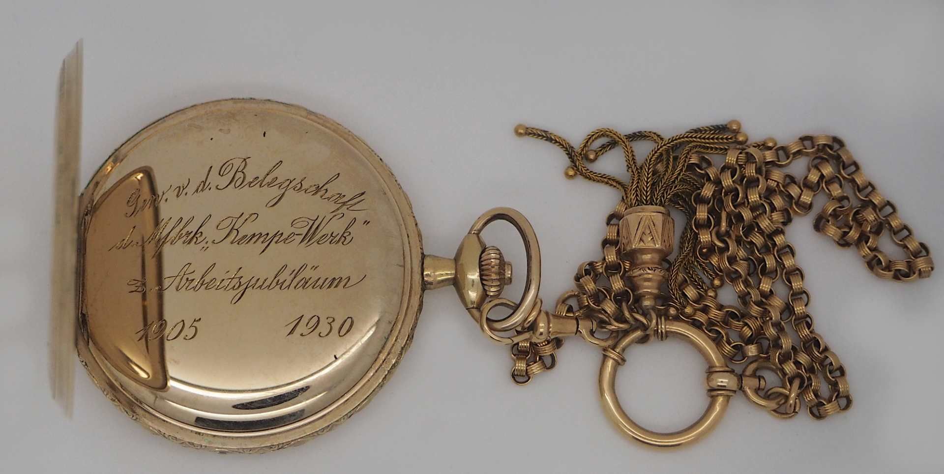 1 Taschenuhr verg. m. Kette "Zum Arbeitsjuniläum 1905/1930" Gsp.