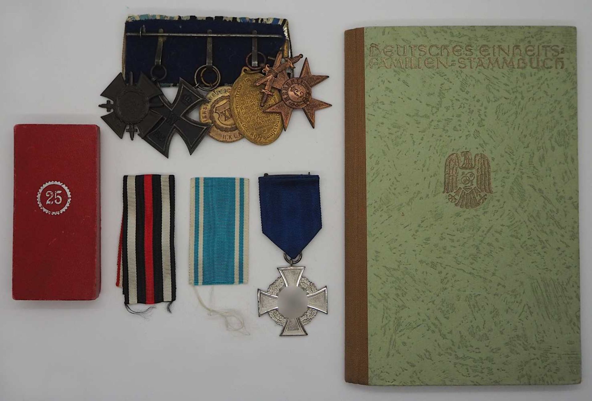 1 Ordensspange mit versch. Abzeichen wohl 1. WK "Ehrenkreuz des Weltkrieges 1914/1918" - Image 2 of 2
