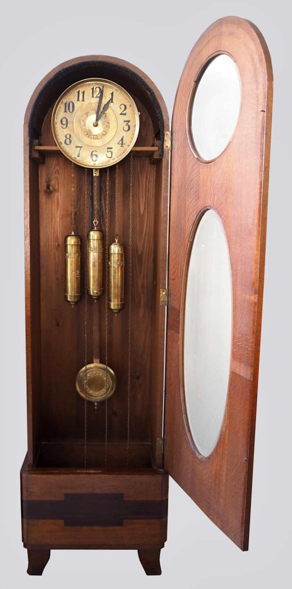 1 Standuhr wohl ca. 1928, Holz beschnitzt mit appliziertem Weintrauben- und Ährendekor <br - Bild 2 aus 4