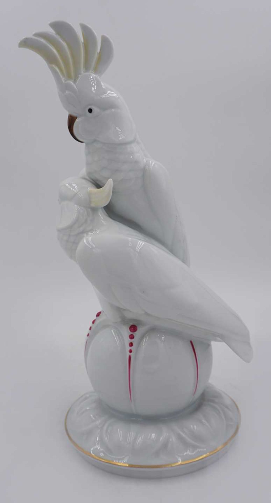 1 Porzellanfigur „Kakadu-Paar auf Kugel“ HUTSCHENREUTHER, Selb Bavaria/Abteilung für Kunst, - Image 2 of 4