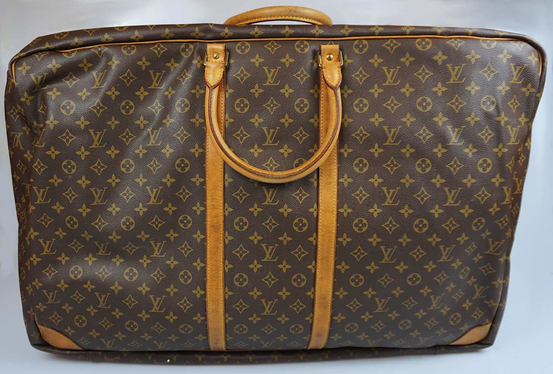 1 Reisegepäckstück/Koffer LOUIS VUITTON ca. 50x77cm sichtbare Gsp.