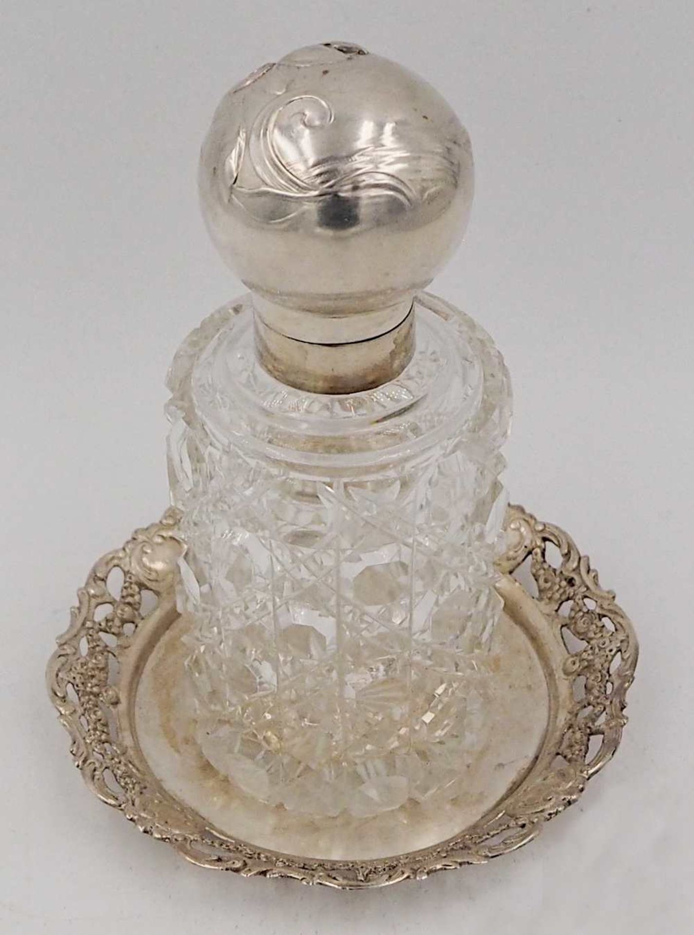 1 Parfumflakon Bleikristall/Silber 800 Jugendstil H ca. 13,5cm sowie 1 Untersetzer ver