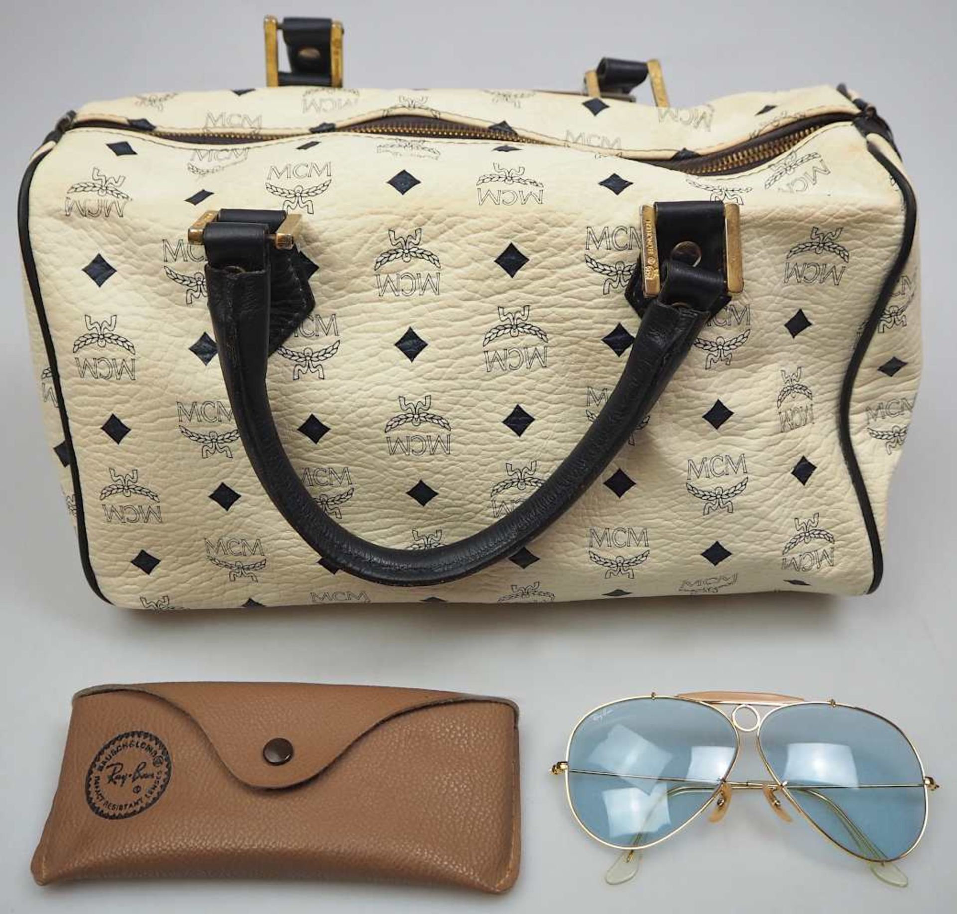 1 Damenhandtasche MCM hell-/dunkelblau Tsp. 1 Brille leicht getöntes Glas RAY-BAN