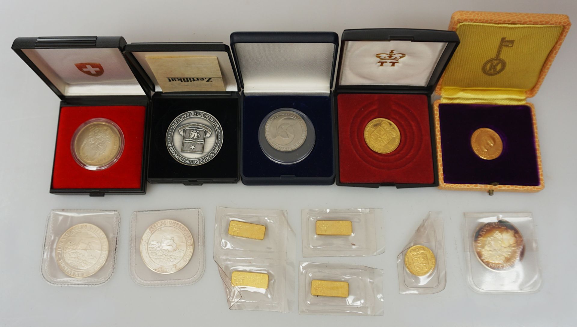 1 Konv. Münzen Medaillen GG Si. u.a. Thurn & Taxis BRD 2/5/10DM, Zahlgeld versch. 4 kl. Goldbar - Bild 2 aus 2