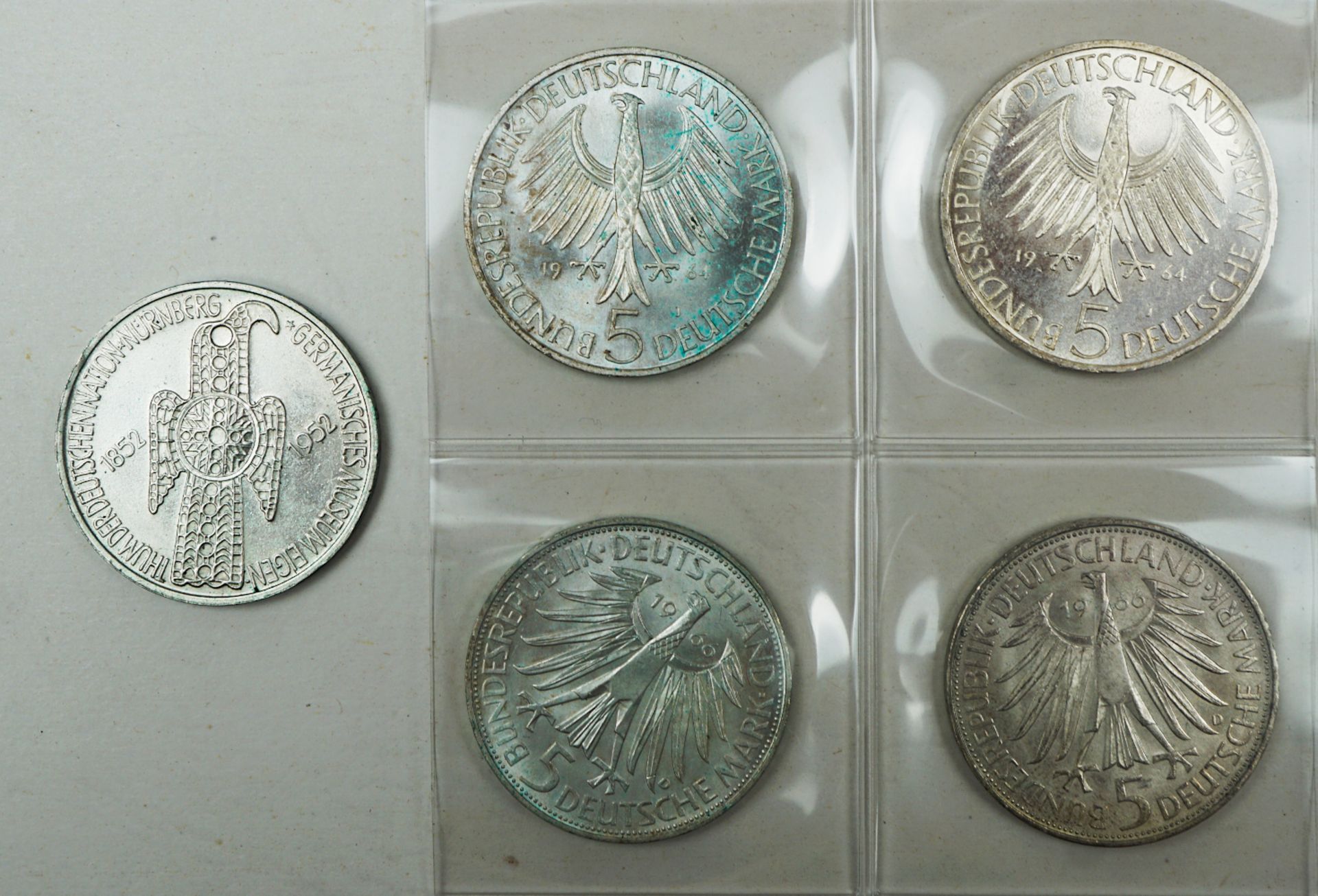 1 Konvolut Münzen/ Medaillen Si. Metall u.a. BRD 5/10 DM GNM Schiller Goethe u.a. Eur - Bild 2 aus 5