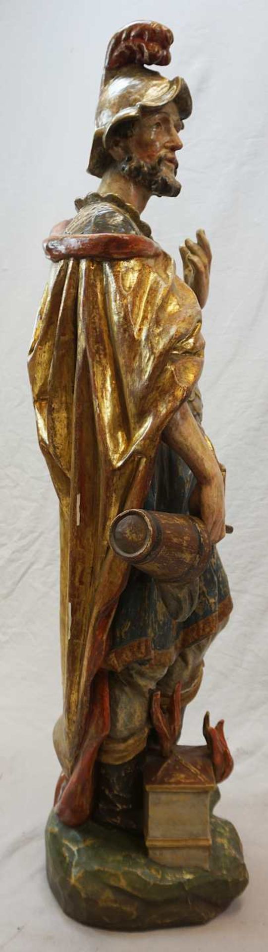 1 Holzfigur bemalt "Heiliger Florian" wohl 20. Jh. Figur auf Natursockel mit brennende - Bild 5 aus 5