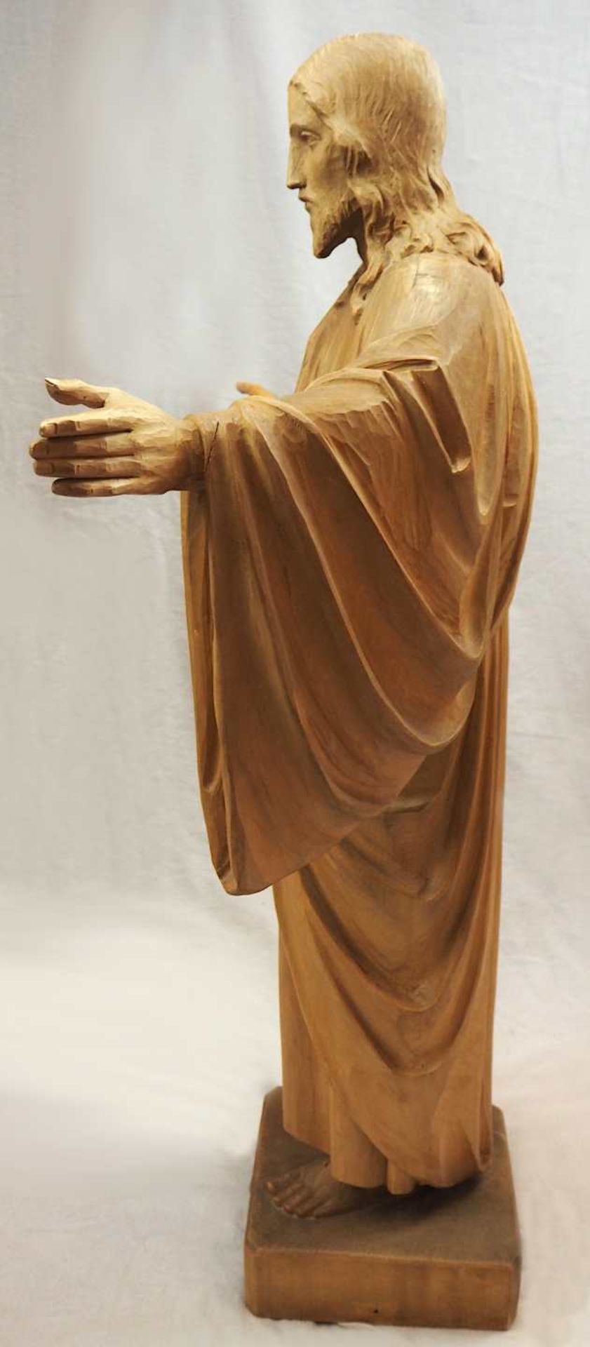 1 Figur Holz unbemalt "Christus" 20. Jh. rückseitig zugeschr. Guido MAYR, Oberammergau <br - Bild 4 aus 4