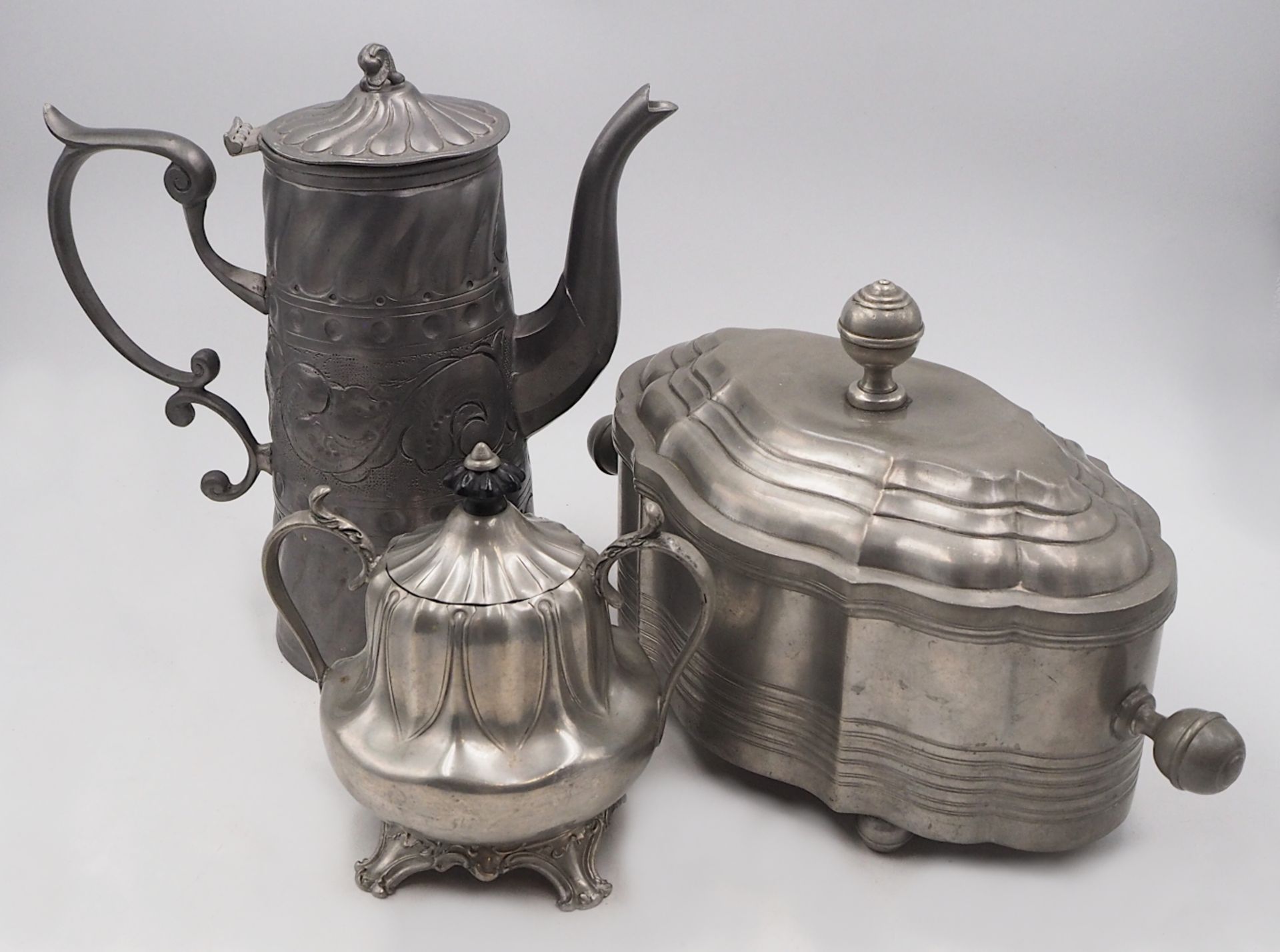 1 Konv. Zinnobjekte z.T. wohl um 1900, versch. Marken u.a. ETAN PEWTER, SHAW & FISHER, Sheffield