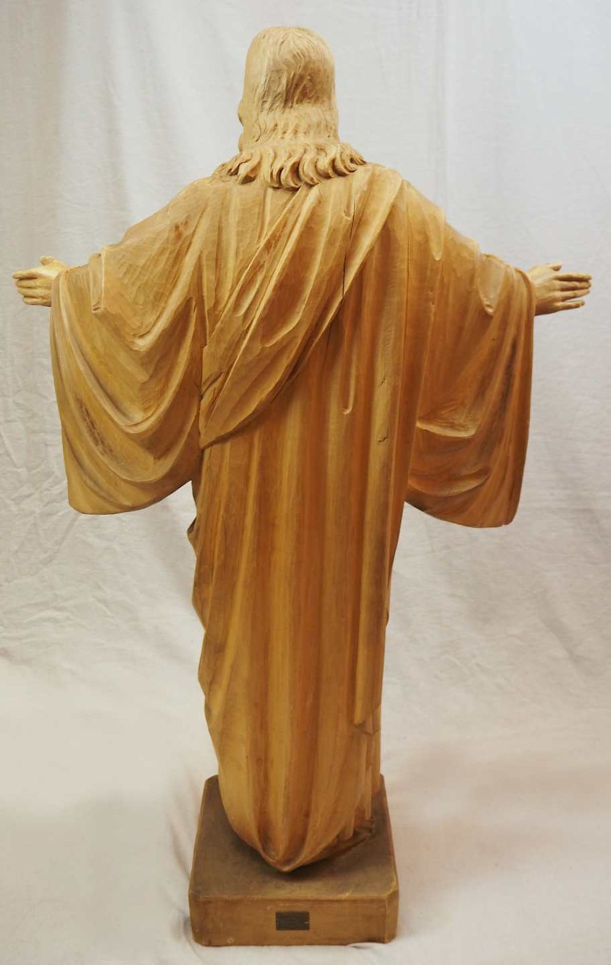 1 Figur Holz unbemalt "Christus" 20. Jh. rückseitig zugeschr. Guido MAYR, Oberammergau <br - Bild 3 aus 4