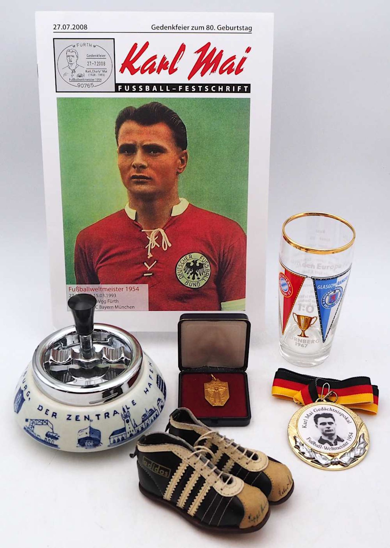 1 große Sammlung Fußball-/Memorabilia des Fußballspielers Karl "Charly" MAI (1928-1993):