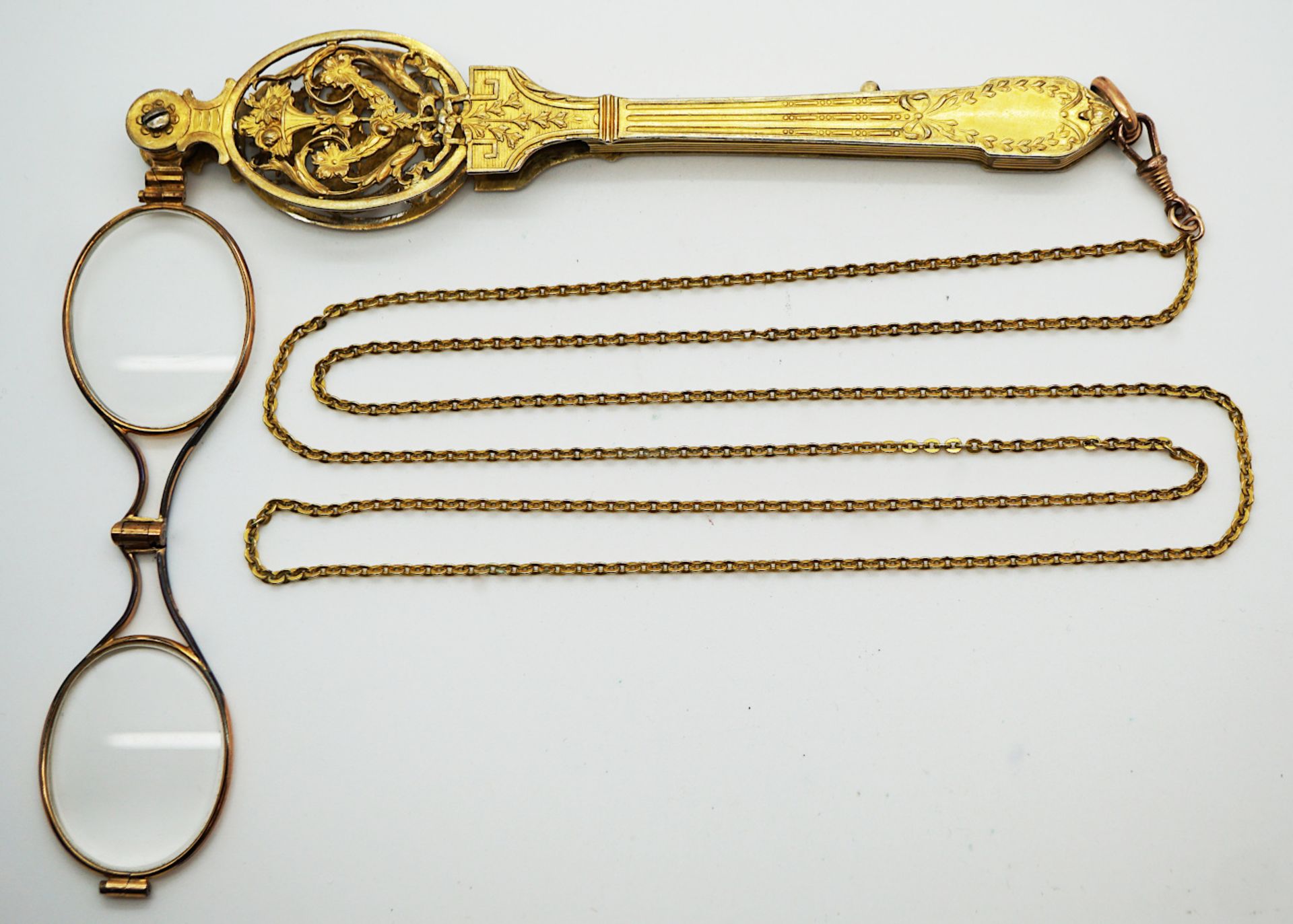 1 Klappbrille Metall verg. wohl Historismus um 1880 m. aufklappbarer Kette