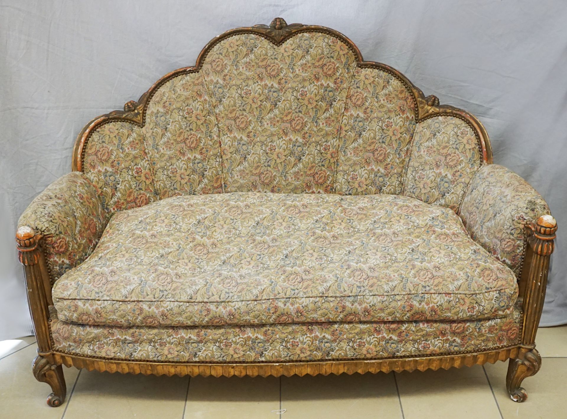 1 Sofa lt. EL geschätzt bei K & K um 1870