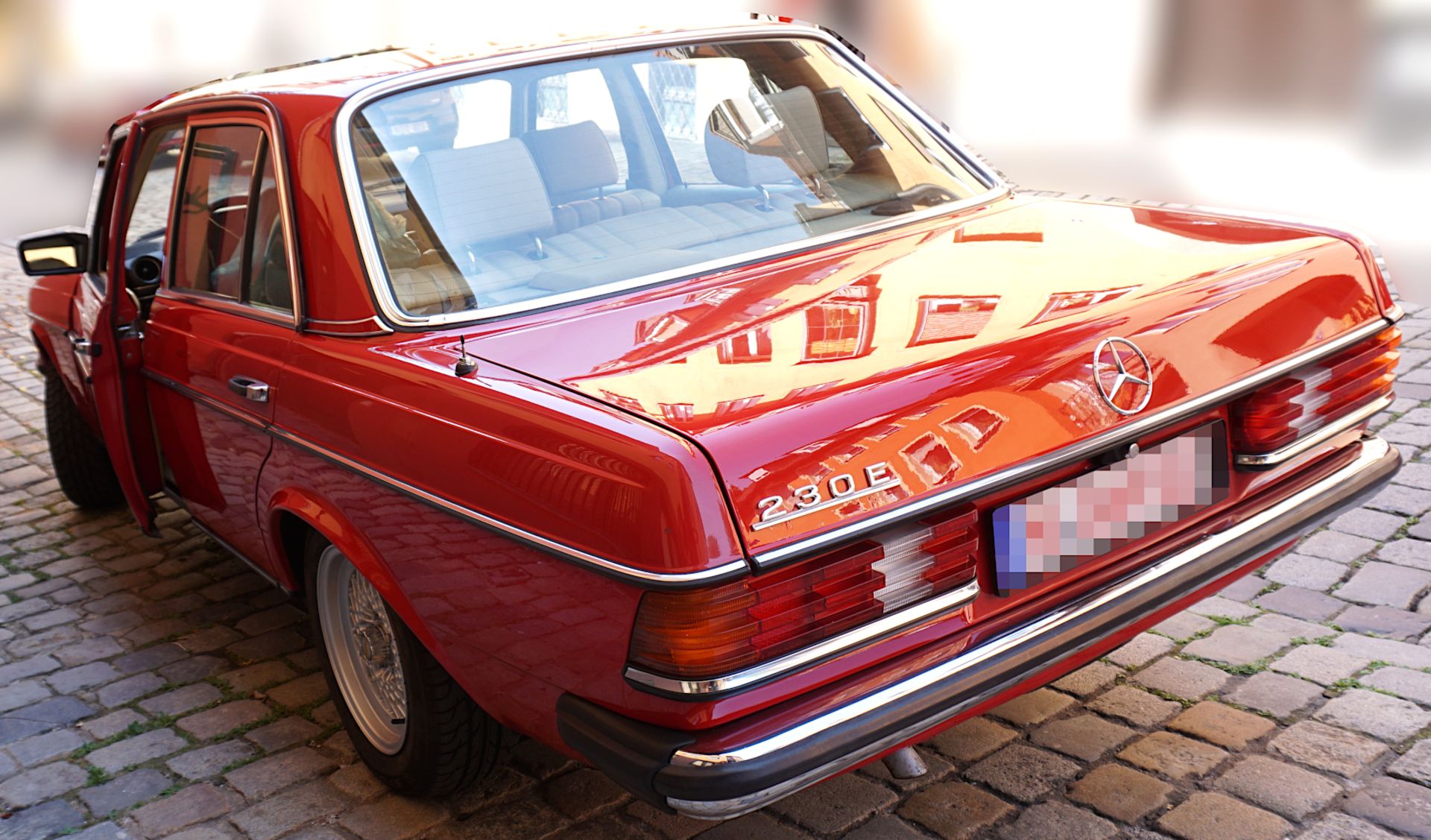 1 PKW DAIMLER BENZ "230 E" Baujahr 1981, rot - Bild 3 aus 9