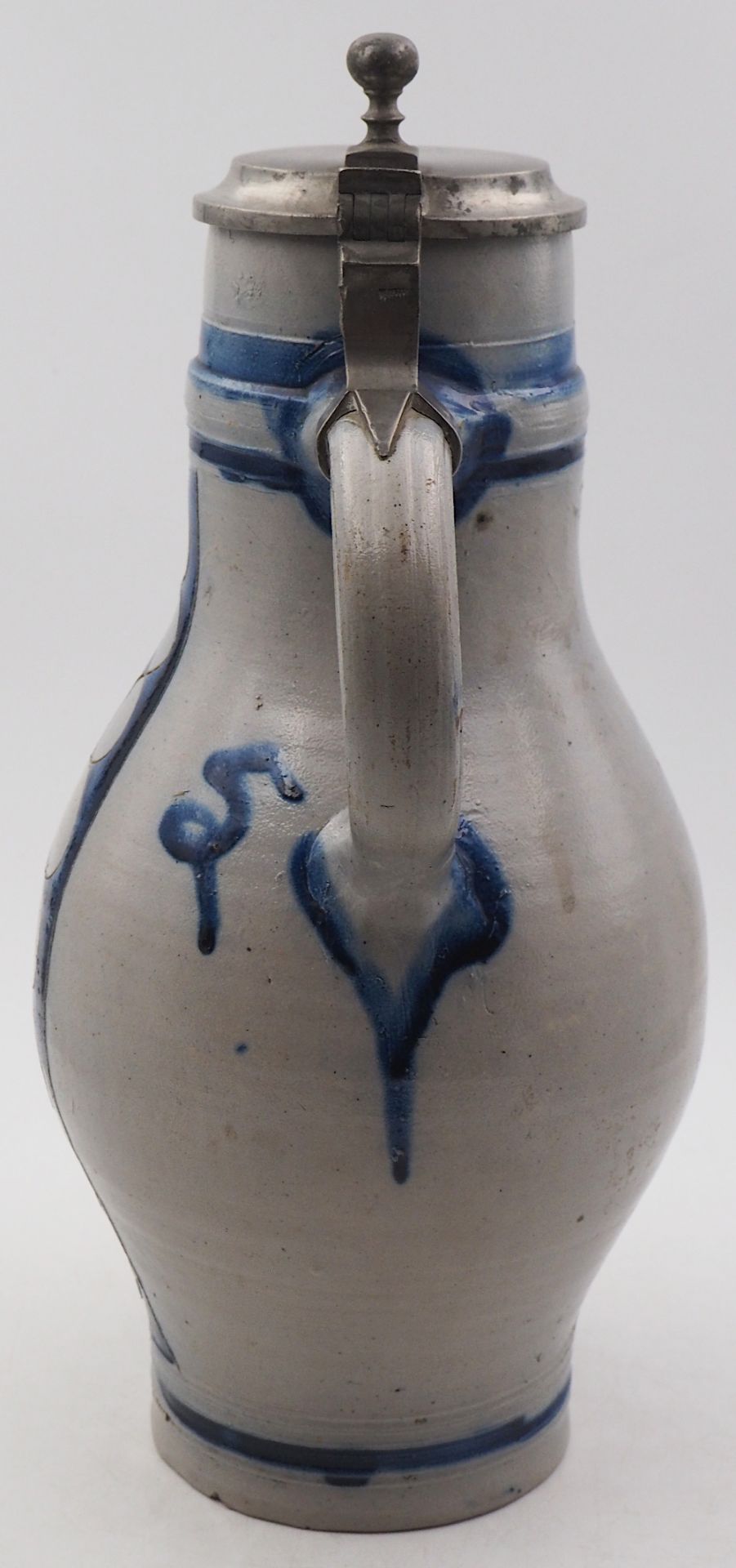 1 Kanne wohl 19. Jh. graues salzglasiertes Steinzeug, blau staffiert - Image 4 of 7