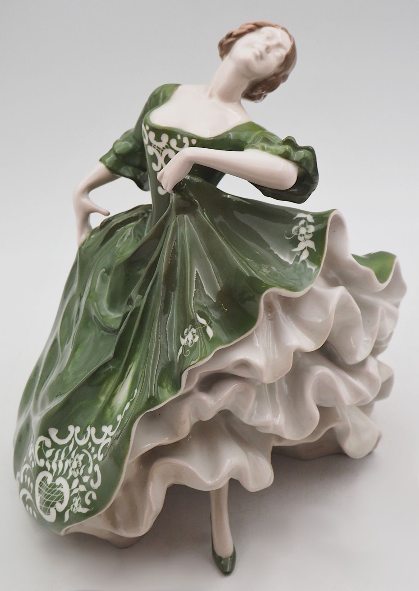 1 Porzellanfigur "Tänzerin mit gerafftem Kleid" ROSENTHAL, Selb-Bavaria rücks. sign. E.v. LANGENMANT