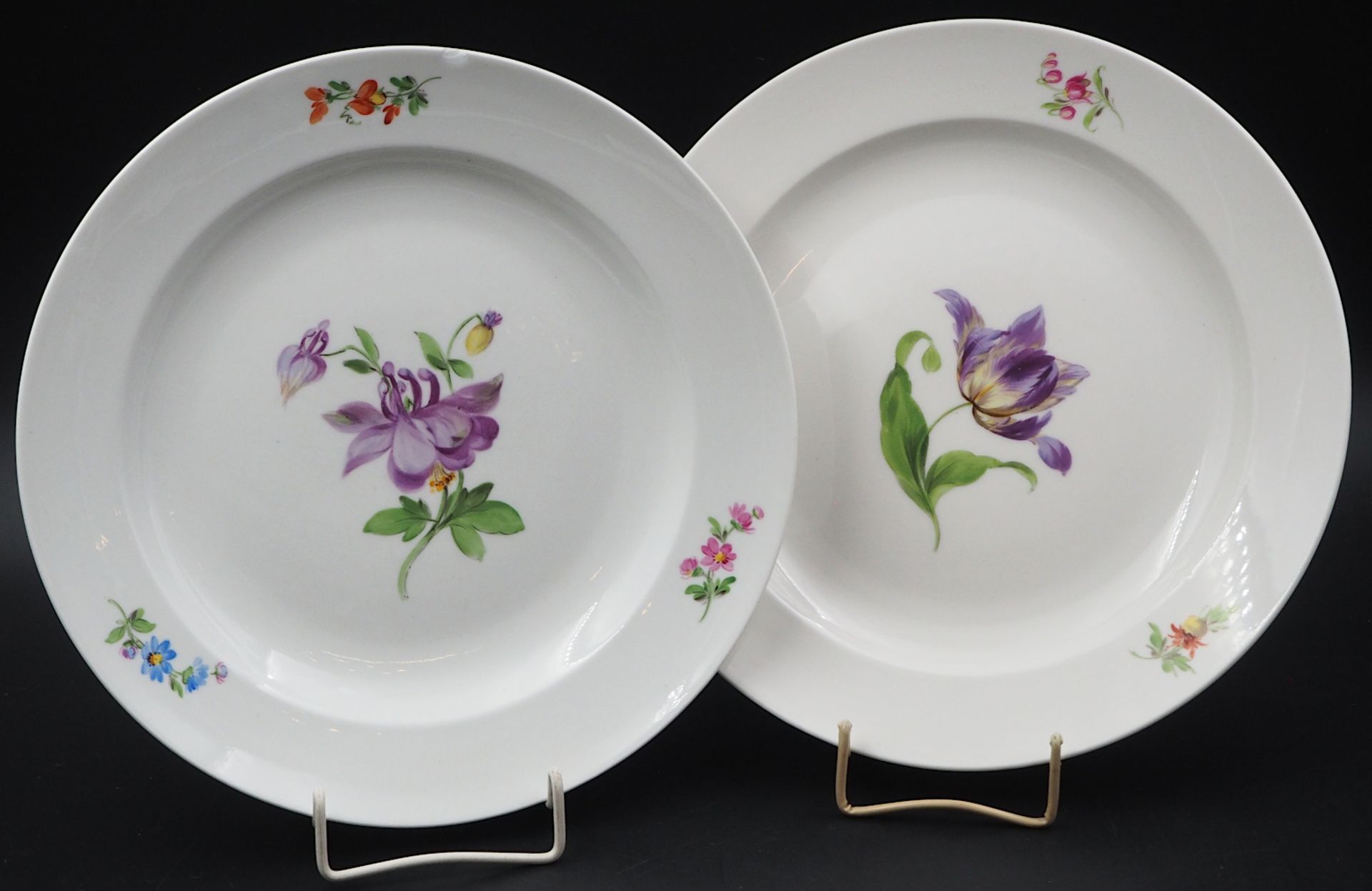 4 Teller je MEISSEN Knaufschwerter wohl 1850 bis 1924, z.T. 3. Wahl, je mit Blumendekor - Bild 2 aus 3